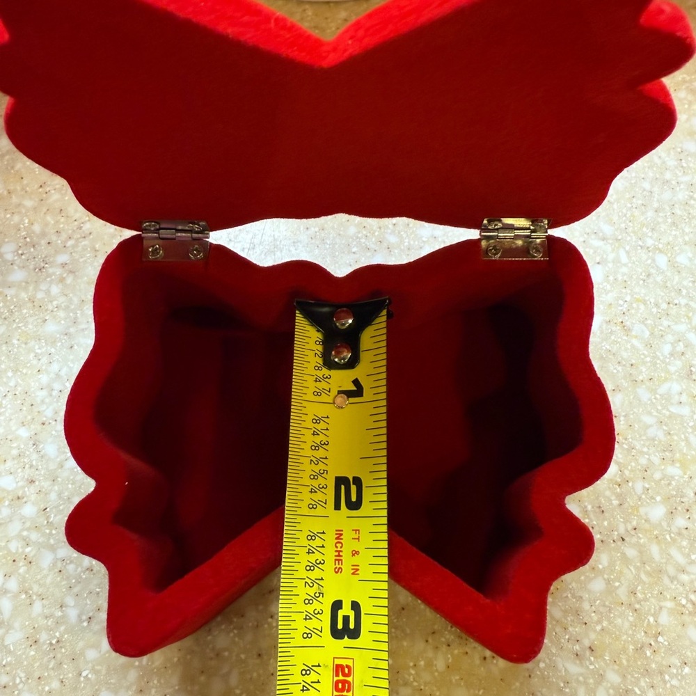 Elegant Red Velvet Bow-Shaped Hinged Small Jewelry Box with Heart NEW - Picture 10 of 11